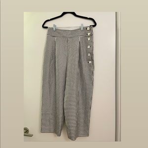 Club Monaco crop pants size 6. Great for work with heels